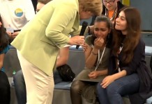 Flüchtlingspolitik: Merkel streichelt palästinensisches Mädchen und erklärt "Manche werden zurückgehen müssen"