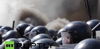 Granate und Rauchbomben in Kiew: Rechte Demonstranten verletzen über 100 Polizisten